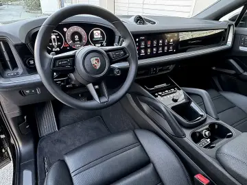 Cayenne Coupe E-Hybrid  Rear Steer.  Air Susp.  360 Winter