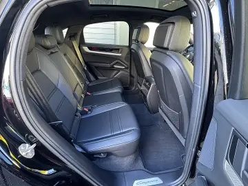 Cayenne Coupe E-Hybrid  Rear Steer.  Air Susp.  360 Winter