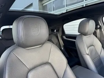 Cayenne Coupe E-Hybrid  Rear Steer.  Air Susp.  360 Winter