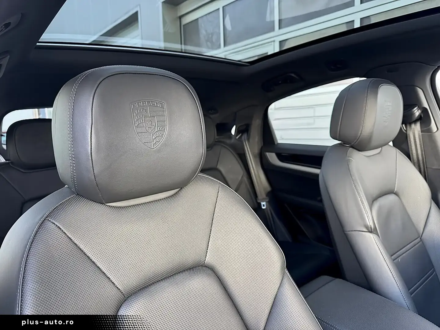 Cayenne Coupe E-Hybrid  Rear Steer.  Air Susp.  360 Winter