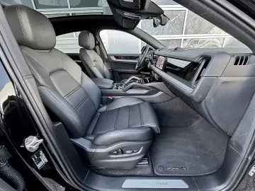 Cayenne Coupe E-Hybrid  Rear Steer.  Air Susp.  360 Winter