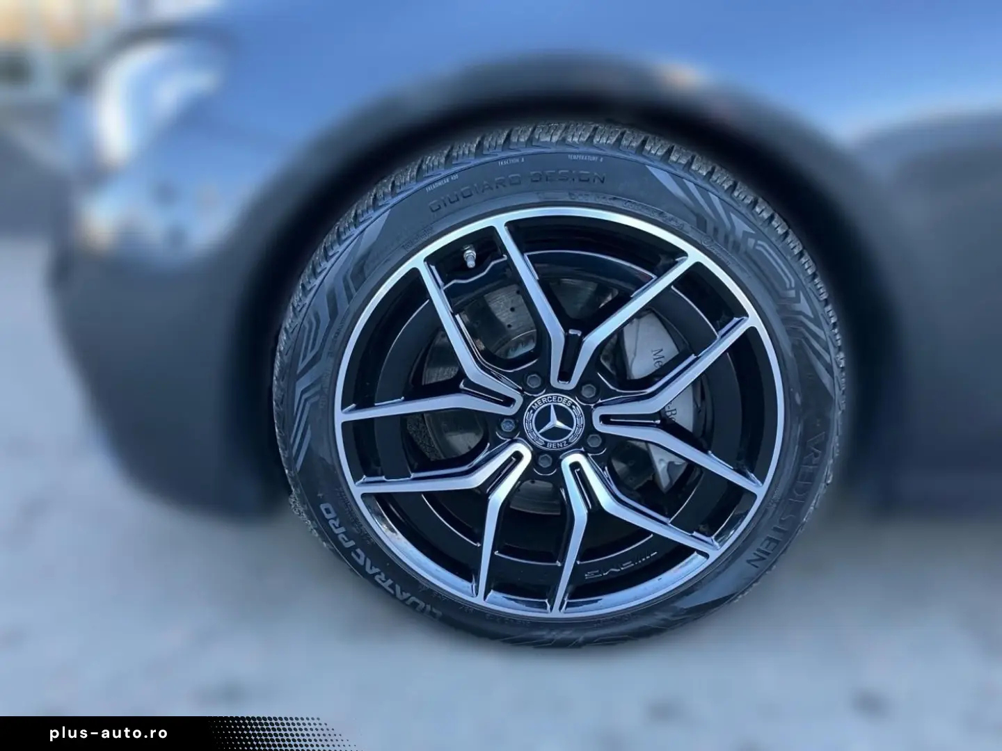 MERCEDES-BENZ E 220 d AMG Night-P Pano HUD Burmester Kamera