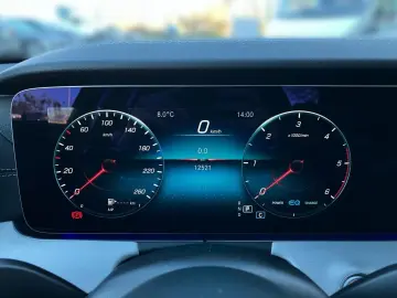 MERCEDES-BENZ E 220 d AMG Night-P Pano HUD Burmester Kamera
