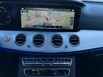 MERCEDES-BENZ E 220 d AMG Night-P Pano HUD Burmester Kamera