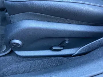 MERCEDES-BENZ E 220 d AMG Night-P Pano HUD Burmester Kamera