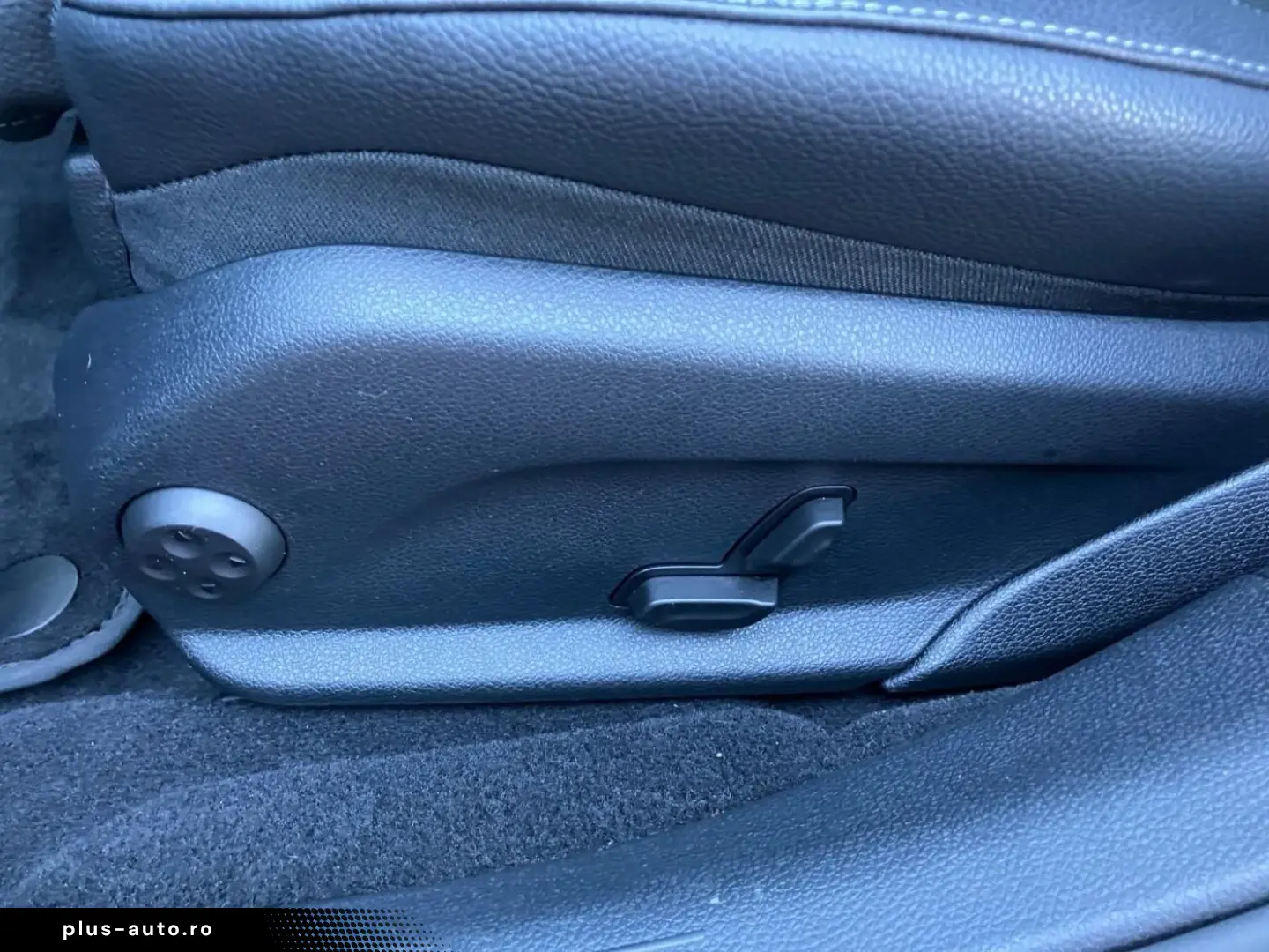 MERCEDES-BENZ E 220 d AMG Night-P Pano HUD Burmester Kamera