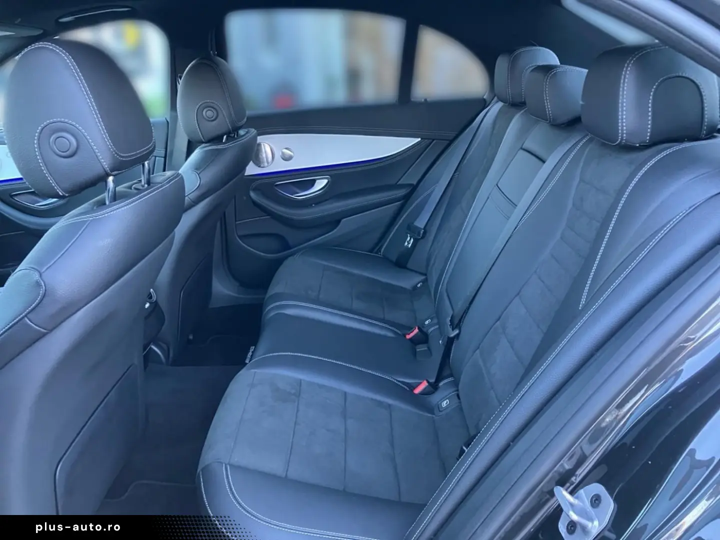 MERCEDES-BENZ E 220 d AMG Night-P Pano HUD Burmester Kamera