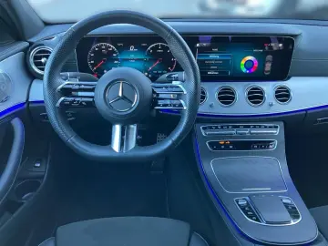 MERCEDES-BENZ E 220 d AMG Night-P Pano HUD Burmester Kamera