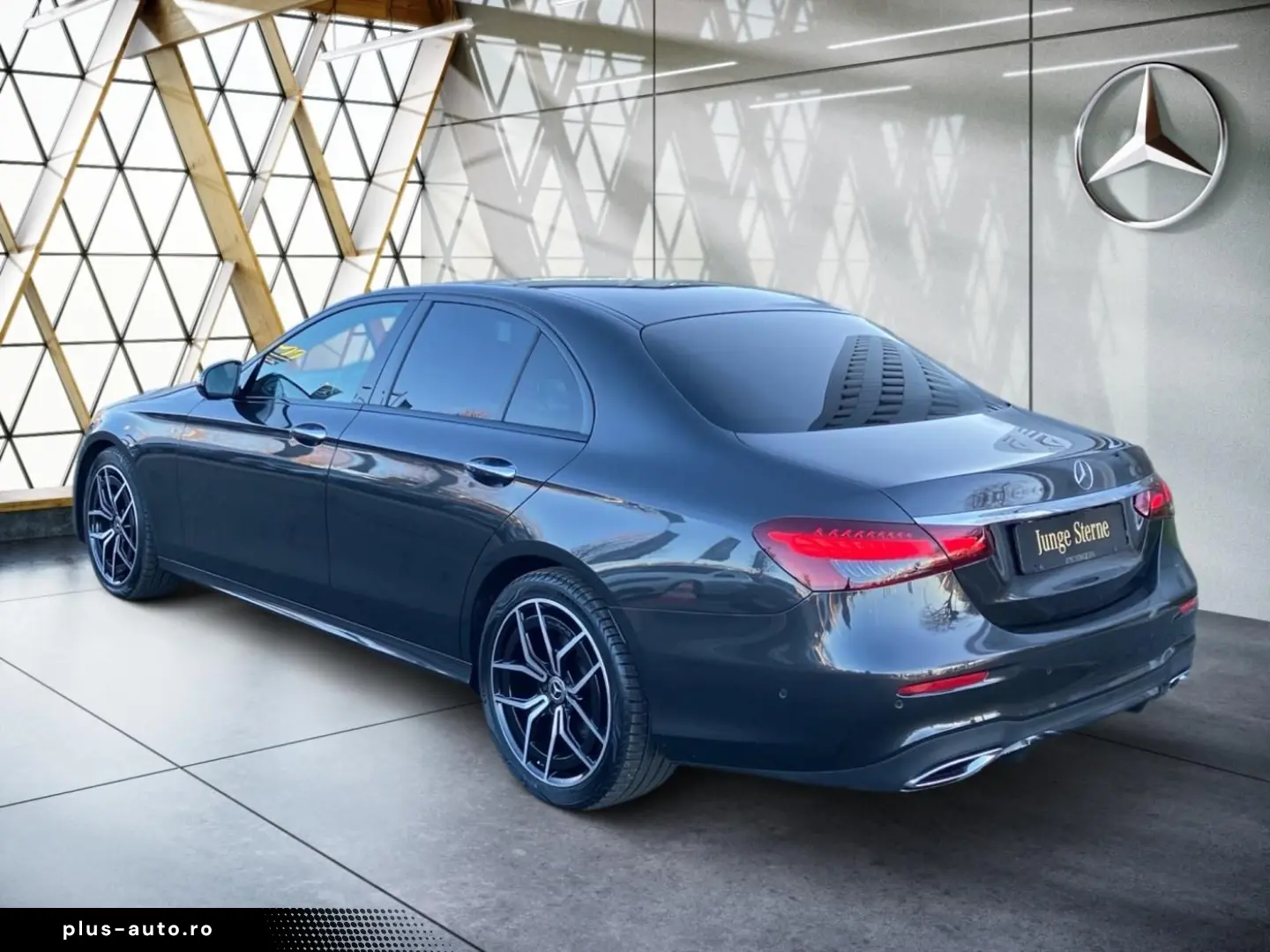 MERCEDES-BENZ E 220 d AMG Night-P Pano HUD Burmester Kamera