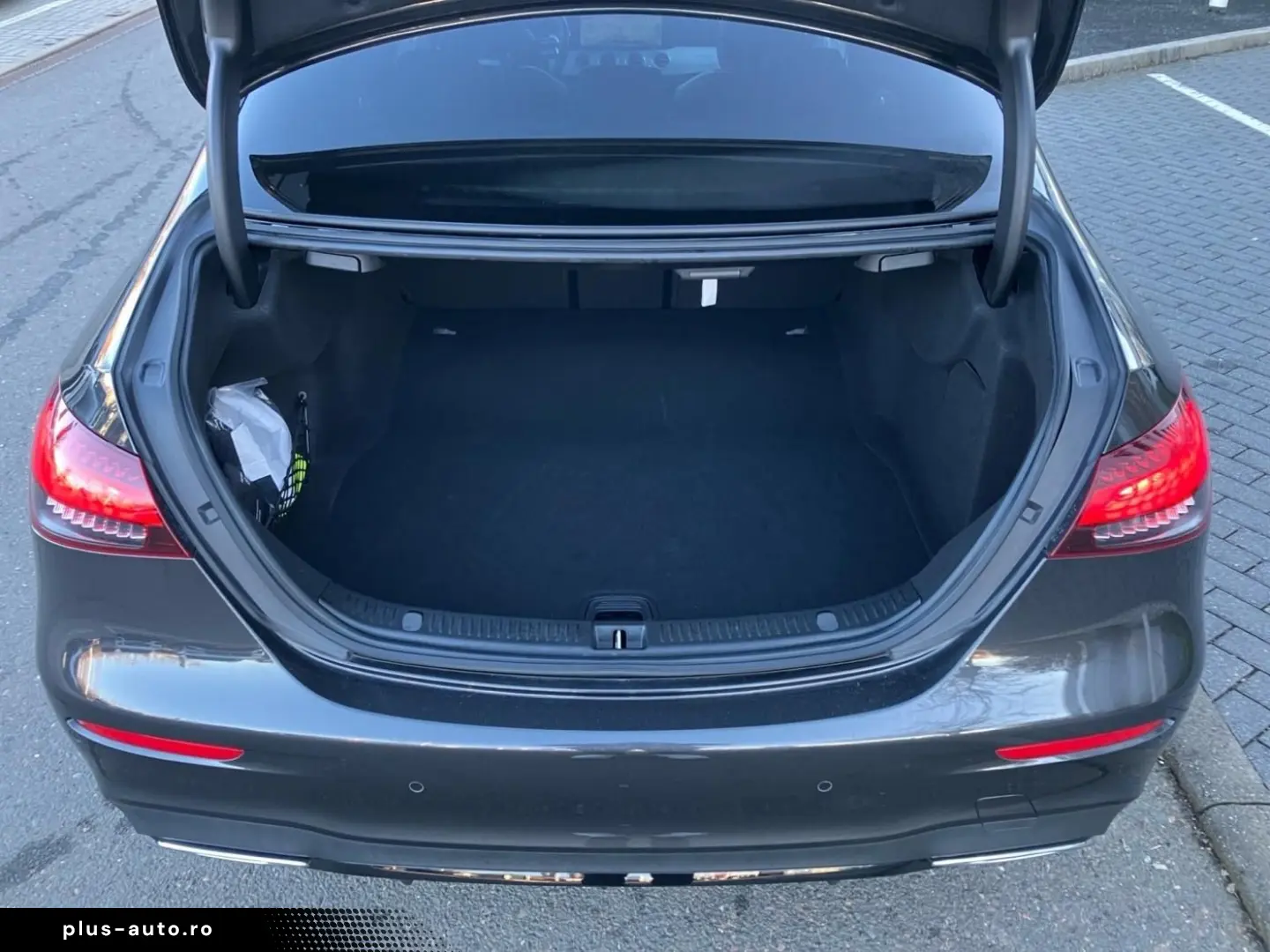 MERCEDES-BENZ E 220 d AMG Night-P Pano HUD Burmester Kamera