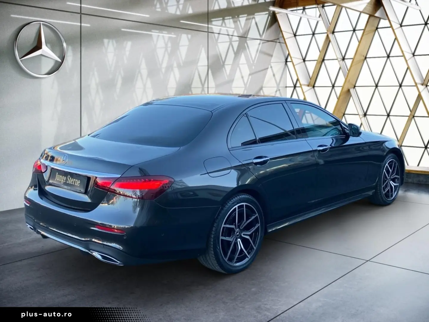 MERCEDES-BENZ E 220 d AMG Night-P Pano HUD Burmester Kamera