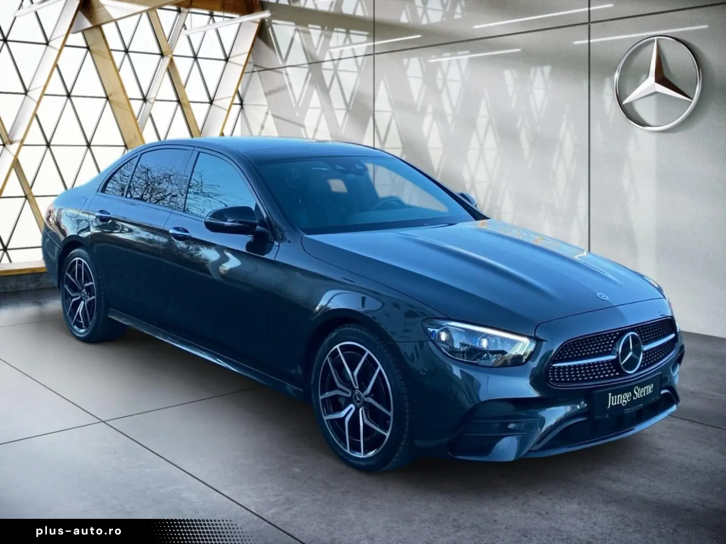 MERCEDES-BENZ E 220 d AMG Night-P Pano HUD Burmester Kamera