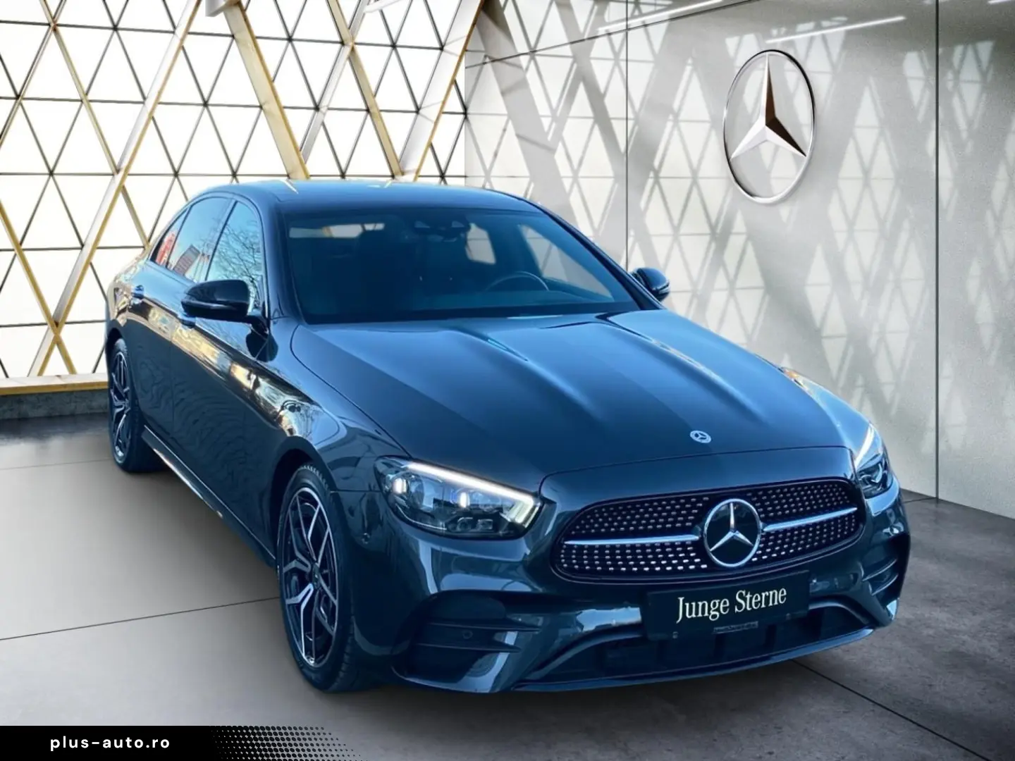 MERCEDES-BENZ E 220 d AMG Night-P Pano HUD Burmester Kamera