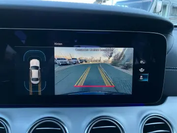 MERCEDES-BENZ E 220 d AMG Night-P Pano HUD Burmester Kamera