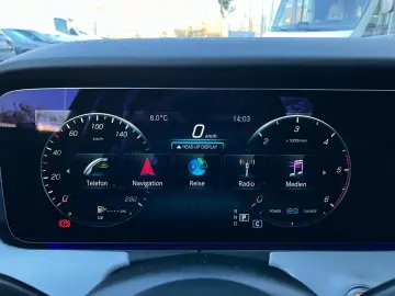 MERCEDES-BENZ E 220 d AMG Night-P Pano HUD Burmester Kamera