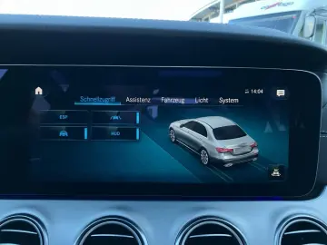 MERCEDES-BENZ E 220 d AMG Night-P Pano HUD Burmester Kamera