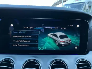 MERCEDES-BENZ E 220 d AMG Night-P Pano HUD Burmester Kamera