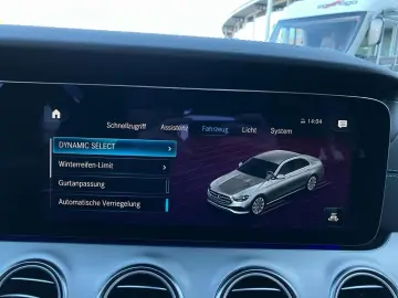 MERCEDES-BENZ E 220 d AMG Night-P Pano HUD Burmester Kamera