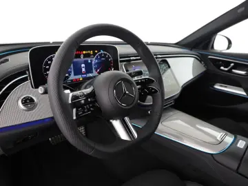 MERCEDES-BENZ E 200 AMG AHK Distronic Memory 20 Zoll 360