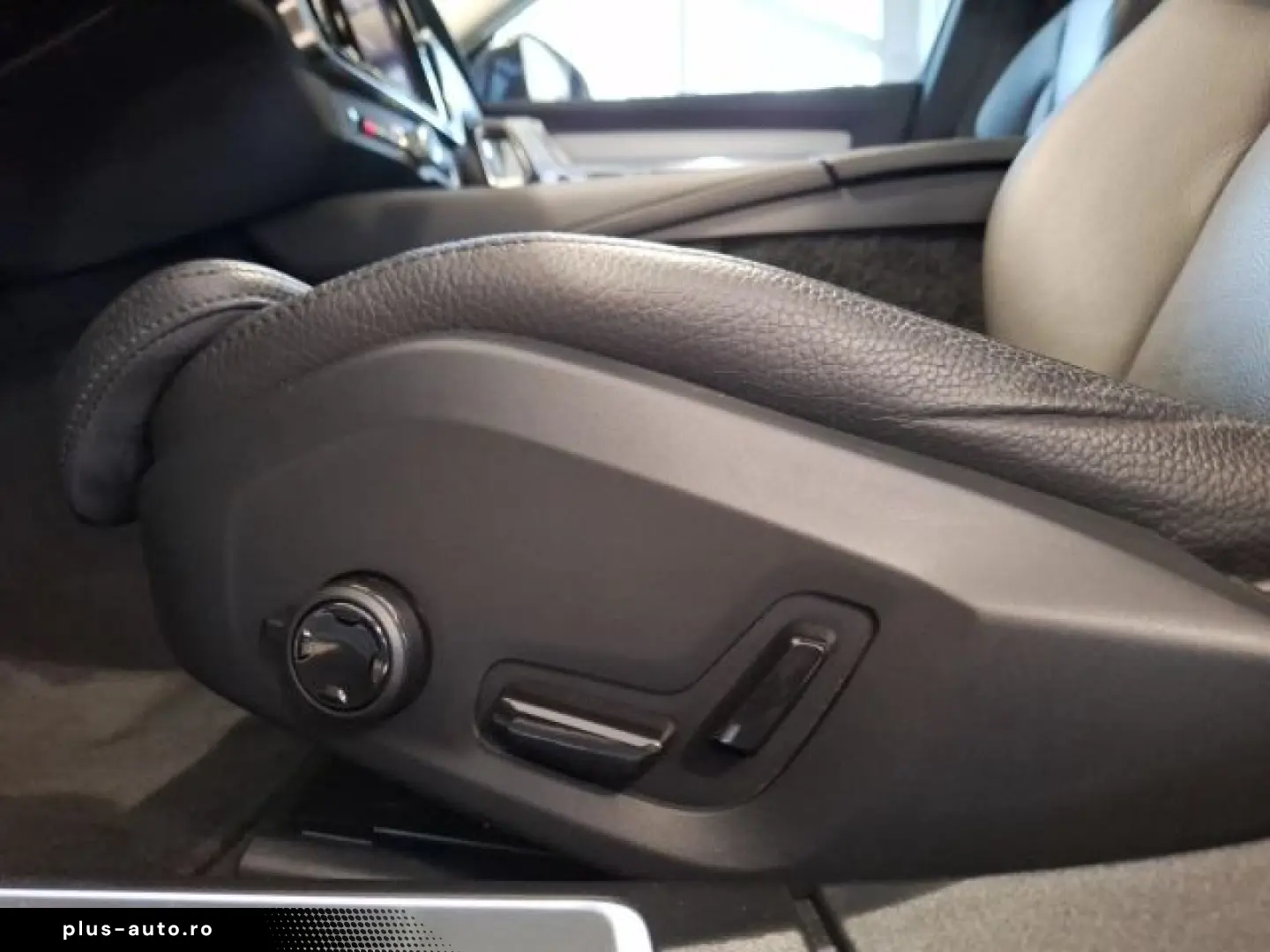 VOLVO V90 T8 AWD Ultimate Dark Bowers&Wilkins Head-Up