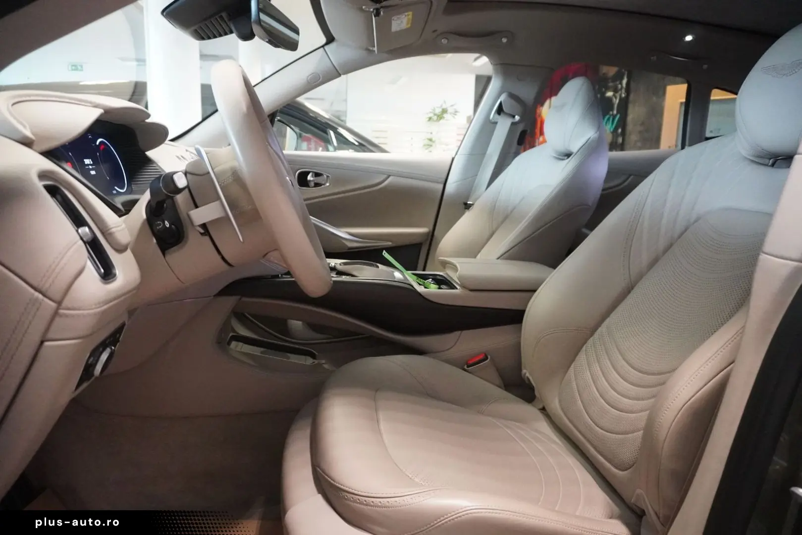 ASTON MARTIN DBX 4.0 V8 Panorama 360  Luftfahrwerk