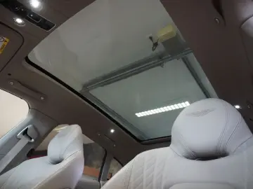 ASTON MARTIN DBX 4.0 V8 Panorama 360  Luftfahrwerk