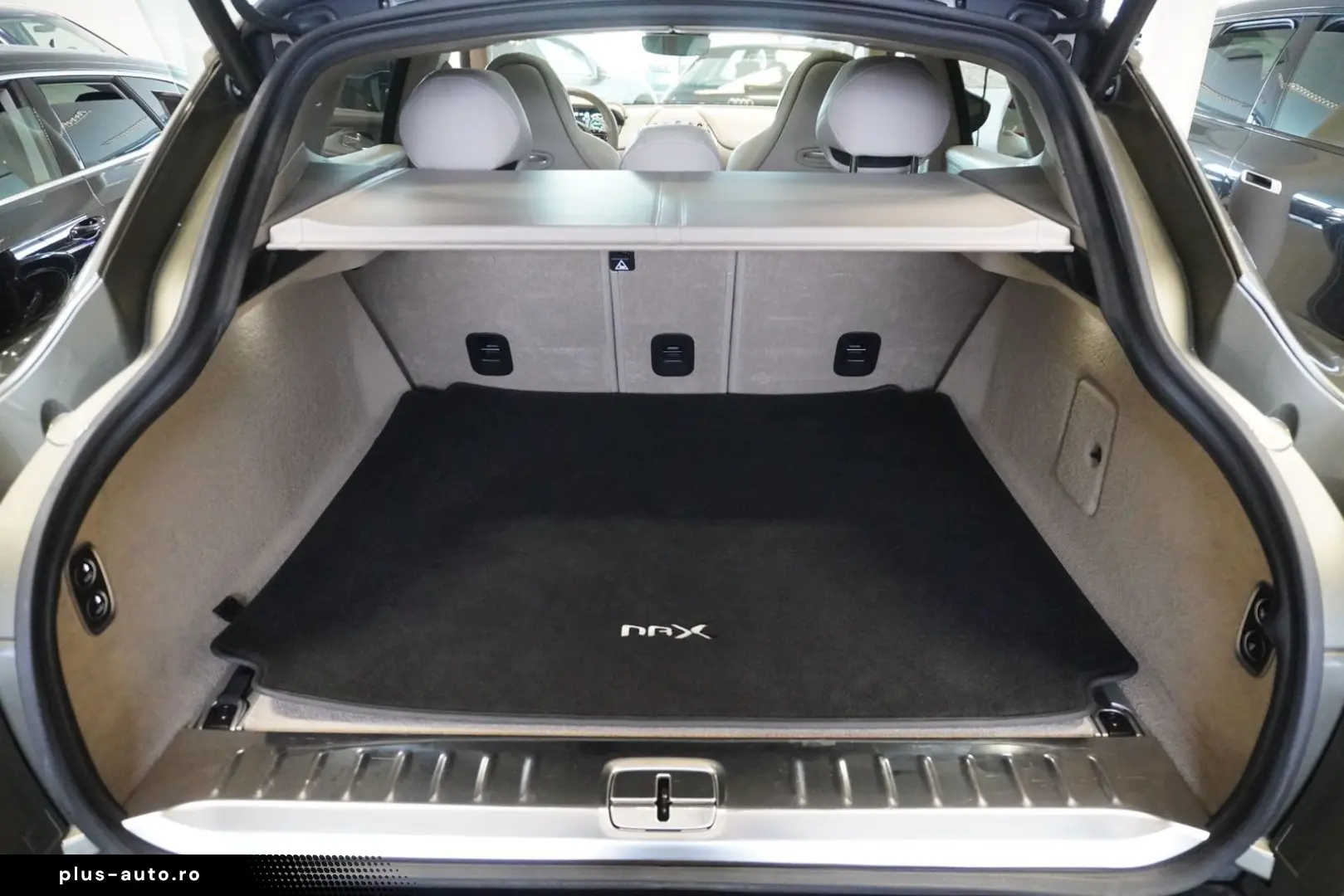 ASTON MARTIN DBX 4.0 V8 Panorama 360  Luftfahrwerk