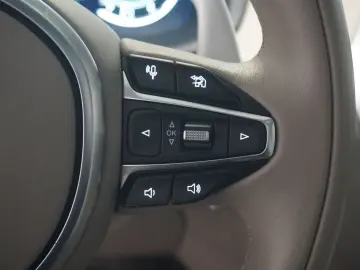 ASTON MARTIN DBX 4.0 V8 Panorama 360  Luftfahrwerk