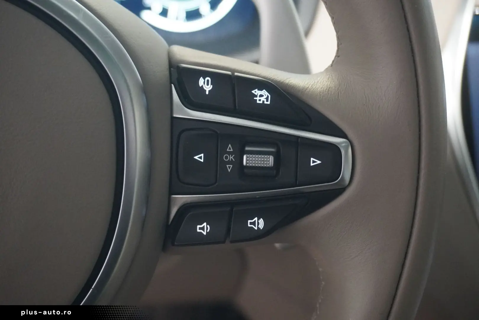 ASTON MARTIN DBX 4.0 V8 Panorama 360  Luftfahrwerk