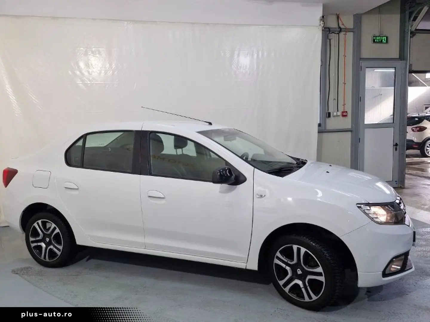 DACIA LOGAN 0.9 TCe 90CP Black & White