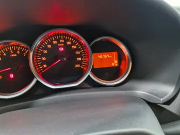 DACIA LOGAN 0.9 TCe 90CP Black & White