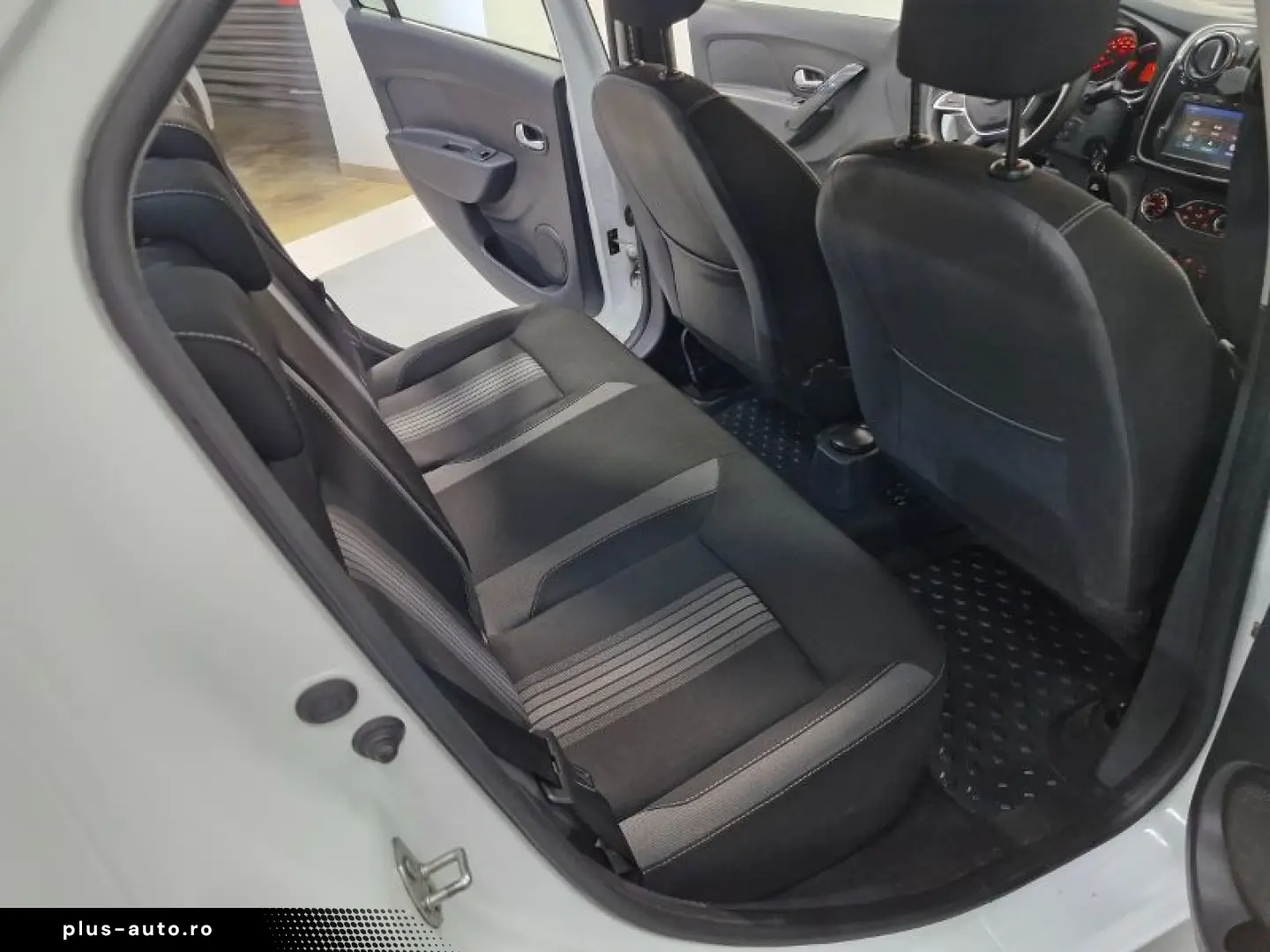 DACIA LOGAN 0.9 TCe 90CP Black & White