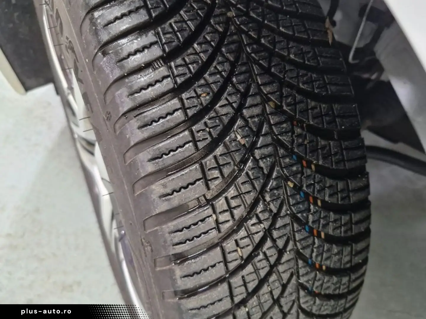 DACIA LOGAN 0.9 TCe 90CP Black & White