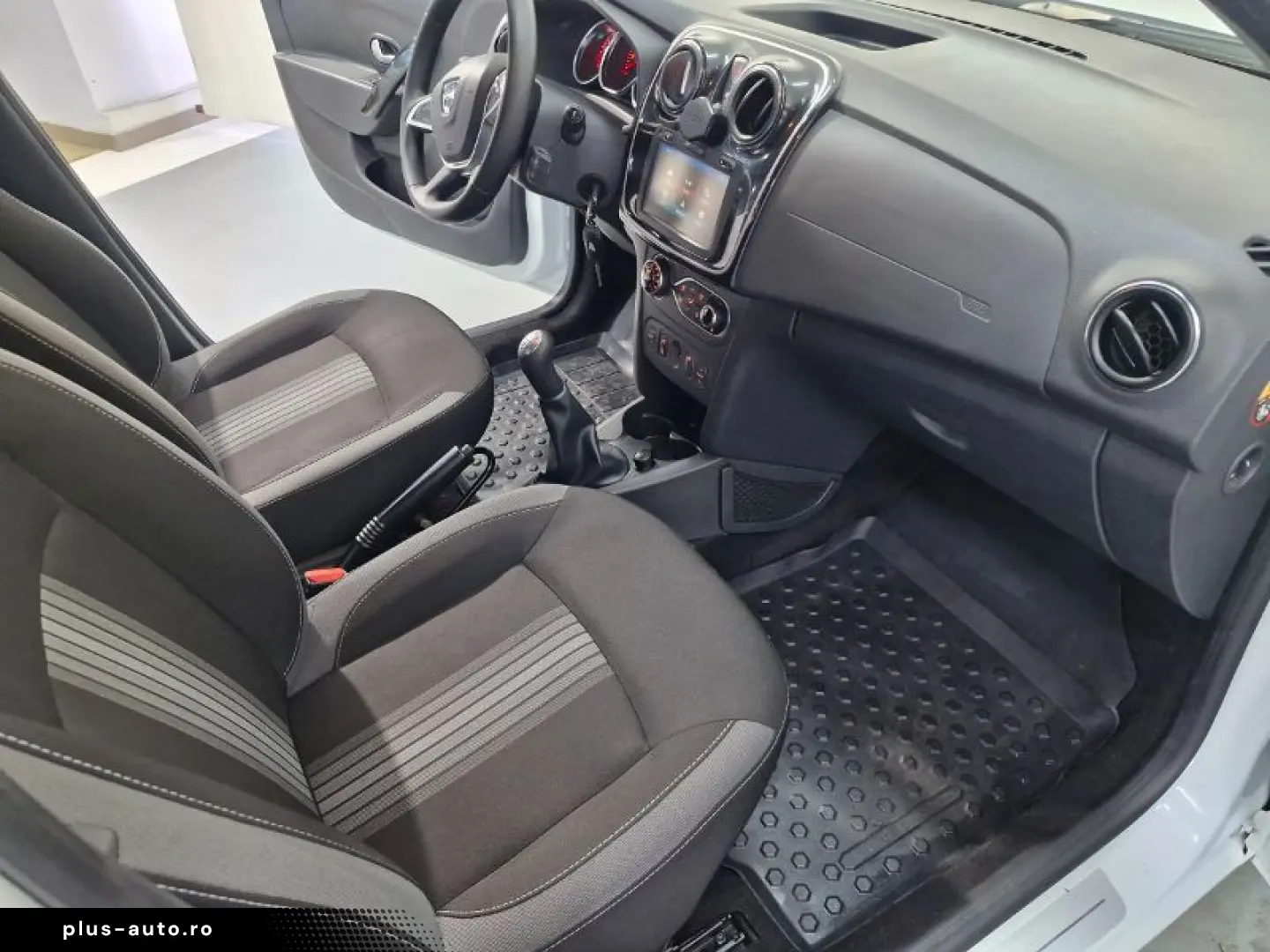 DACIA LOGAN 0.9 TCe 90CP Black & White