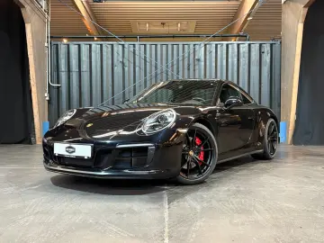 PORSCHE 911 Carrera 4 GTS