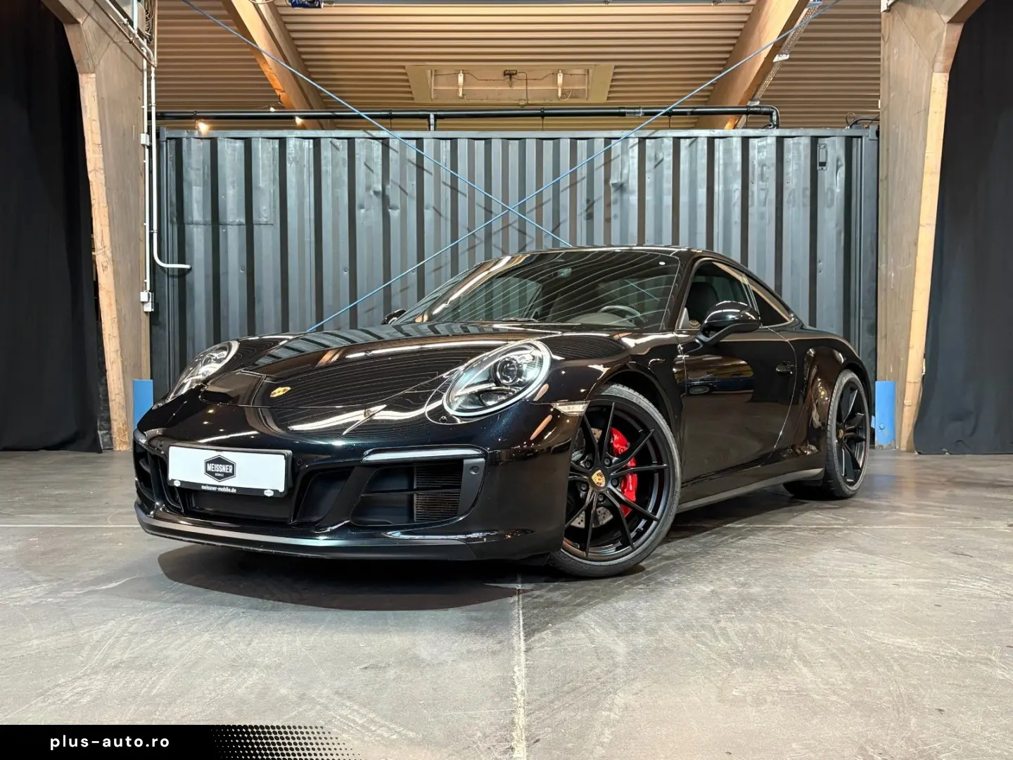 PORSCHE 911 Carrera 4 GTS