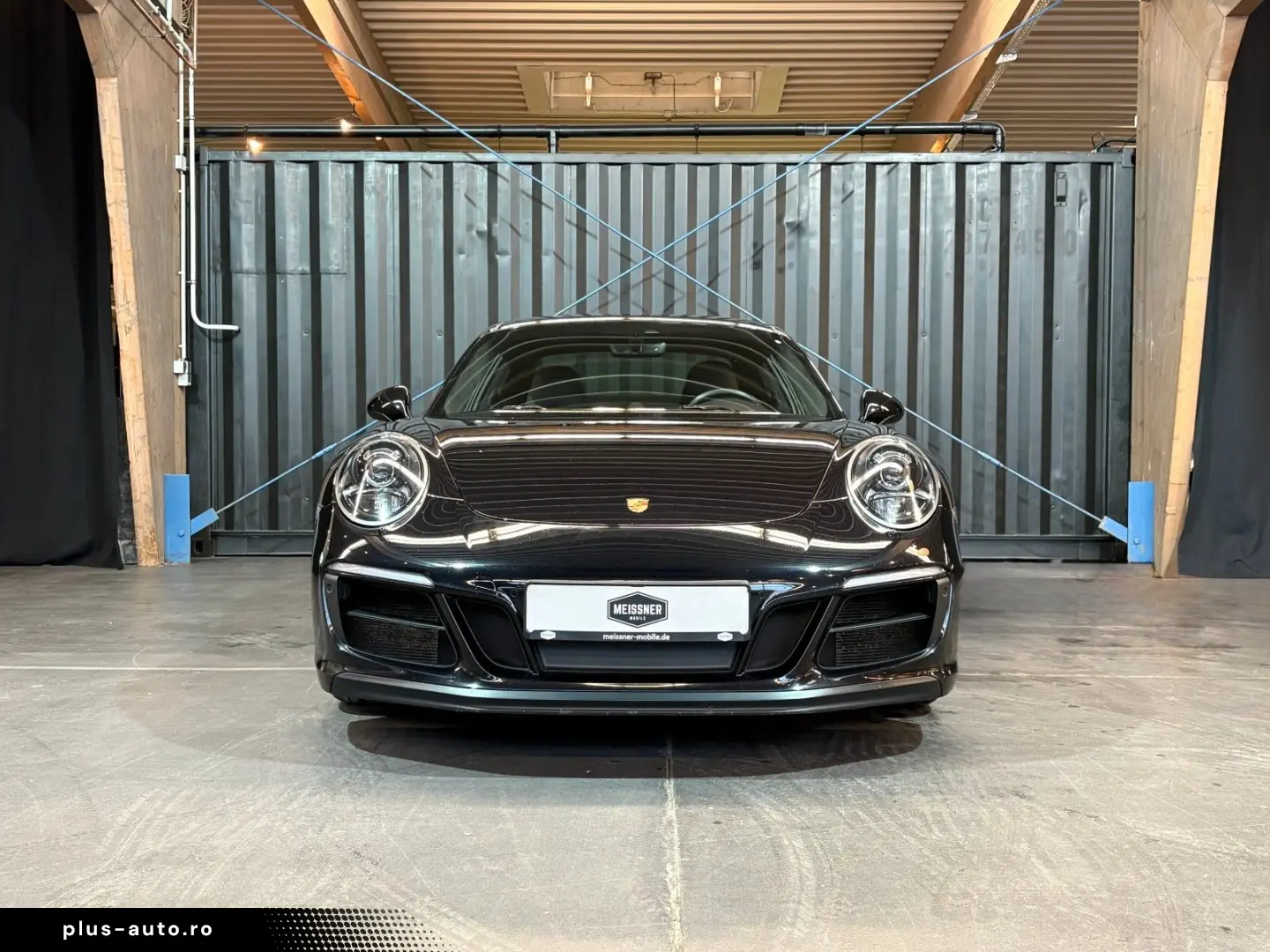 PORSCHE 911 Carrera 4 GTS