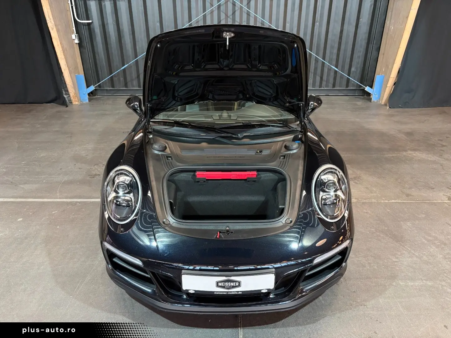 PORSCHE 911 Carrera 4 GTS