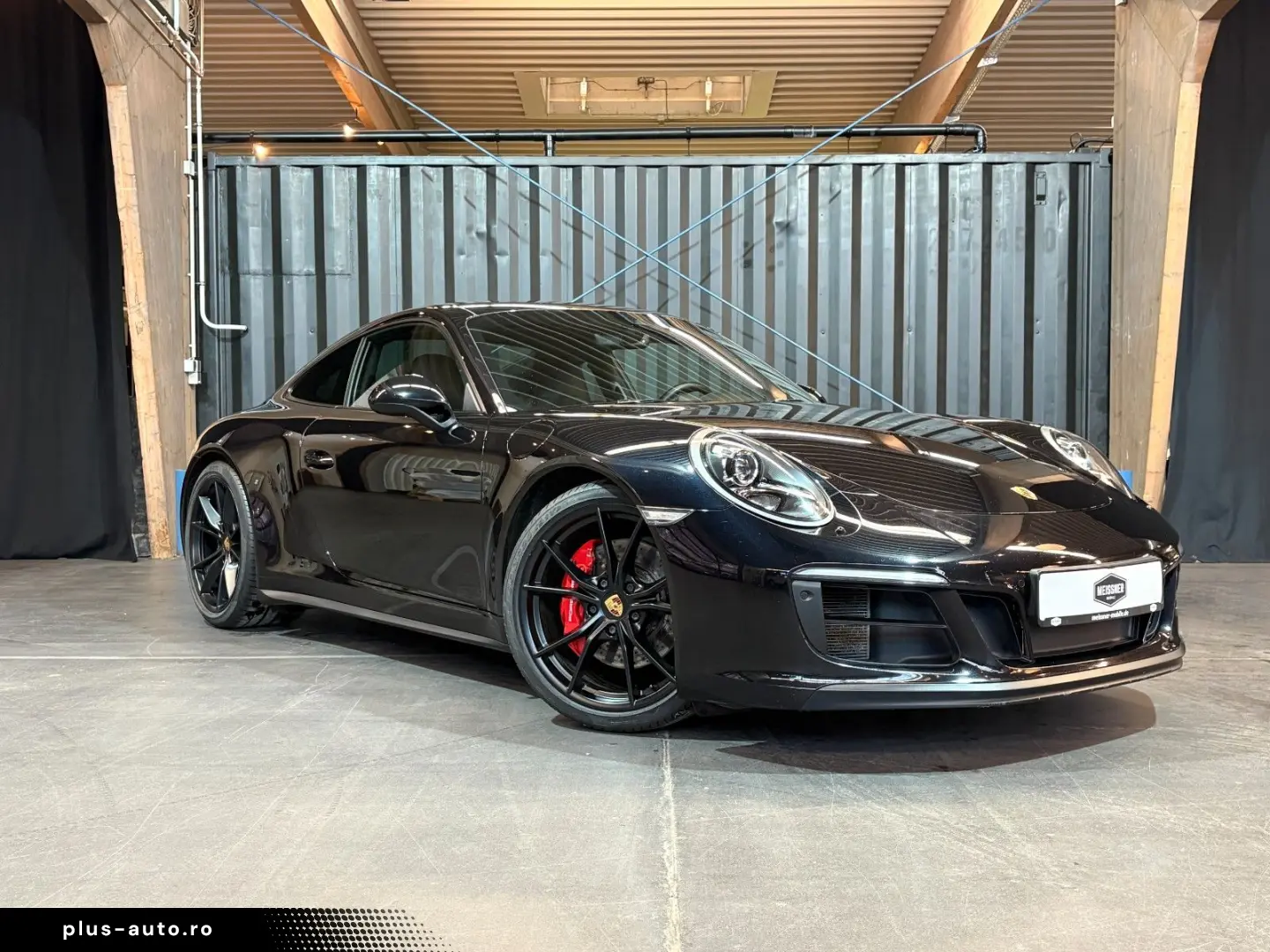 PORSCHE 911 Carrera 4 GTS