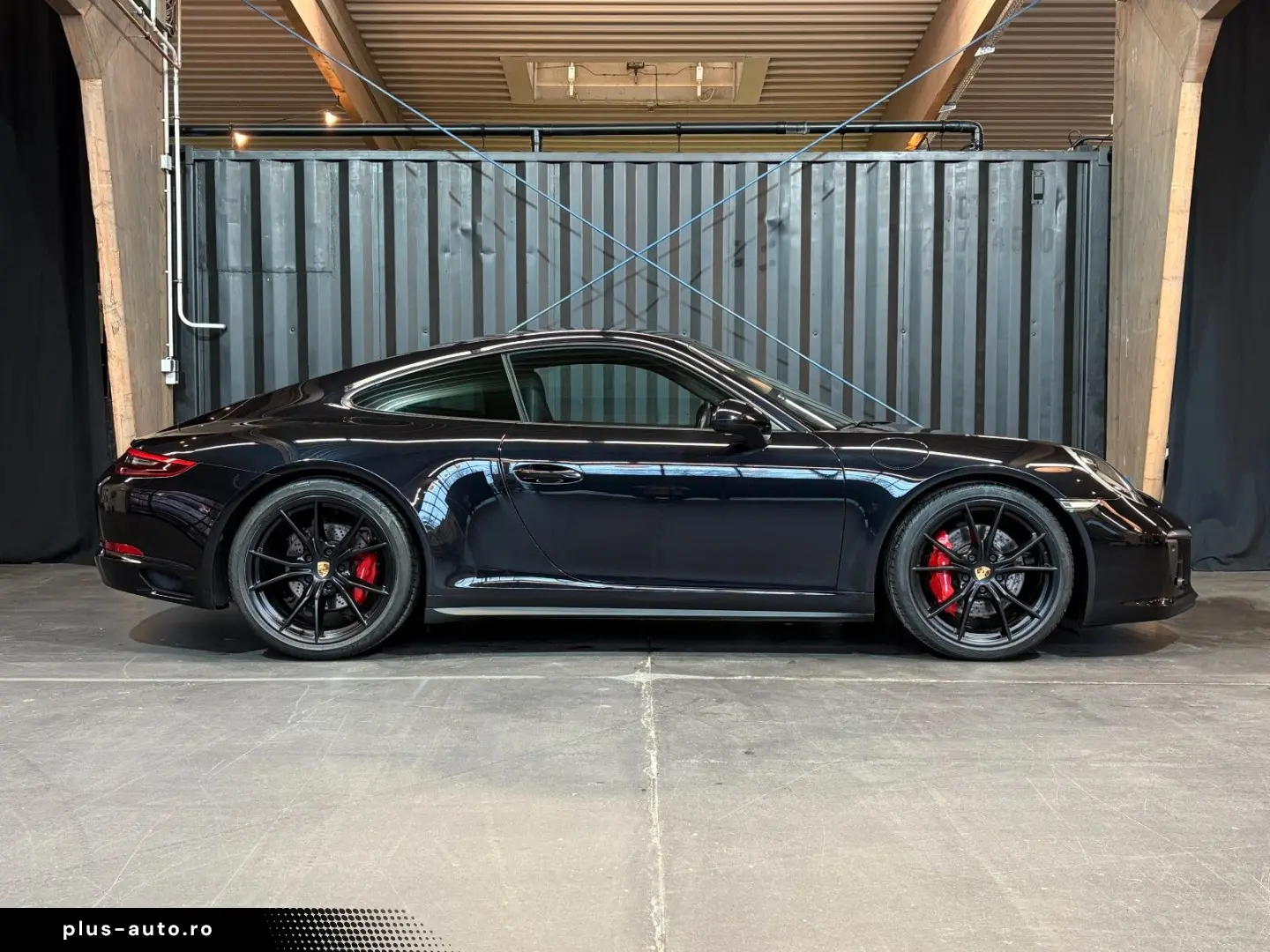 PORSCHE 911 Carrera 4 GTS