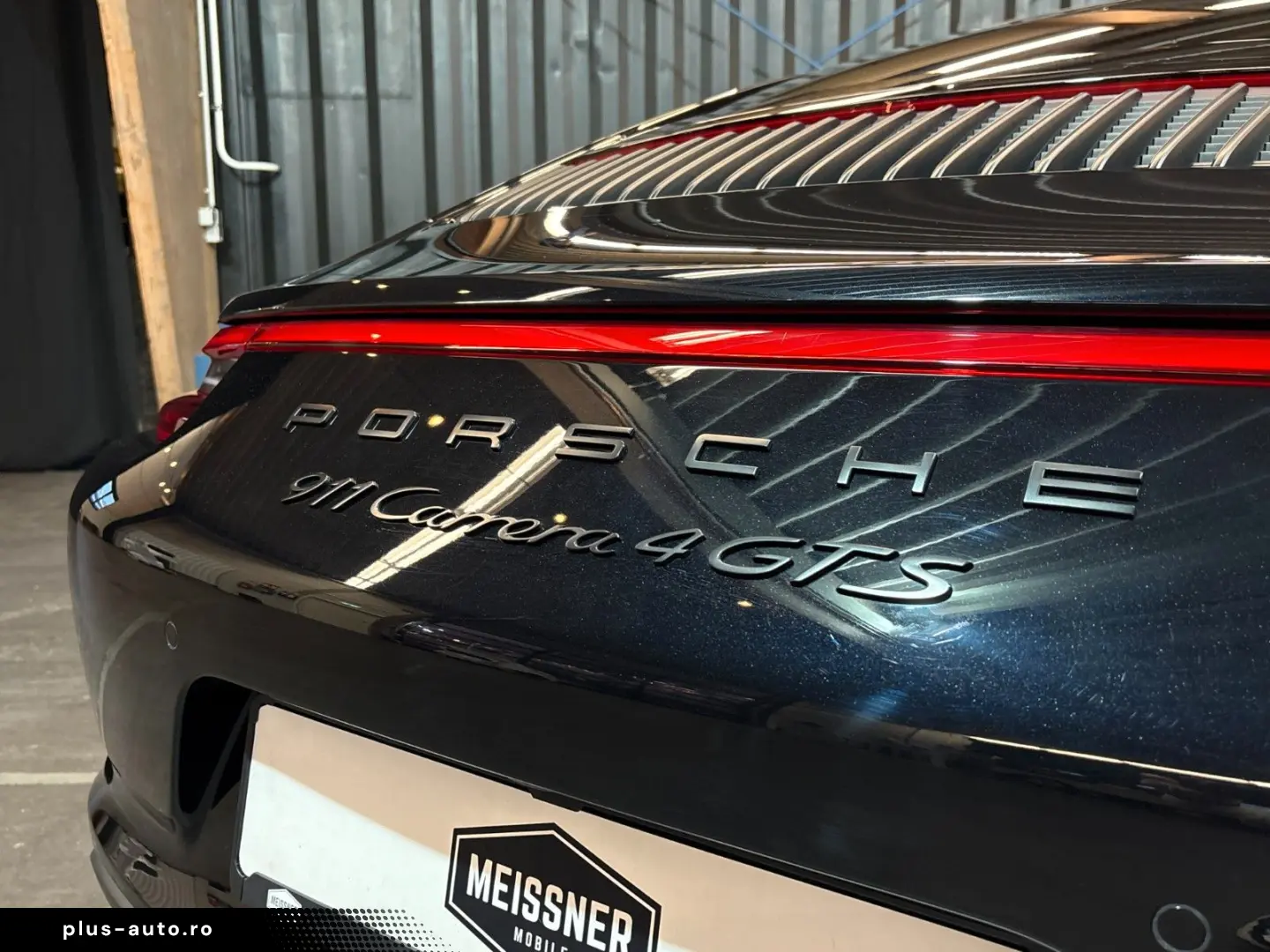 PORSCHE 911 Carrera 4 GTS