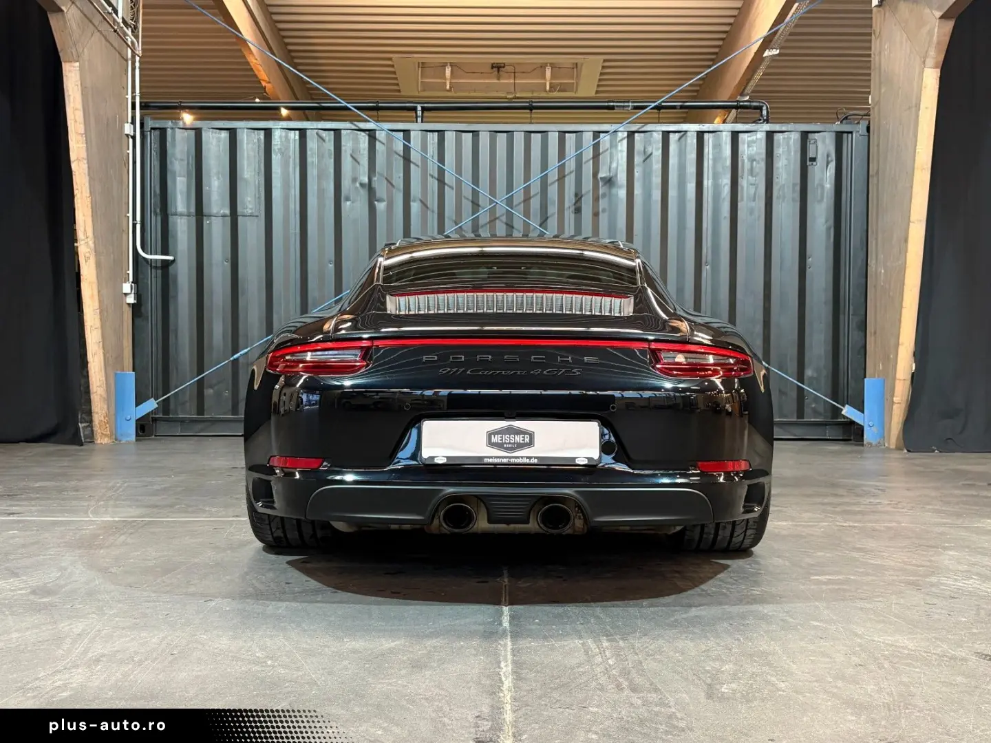 PORSCHE 911 Carrera 4 GTS