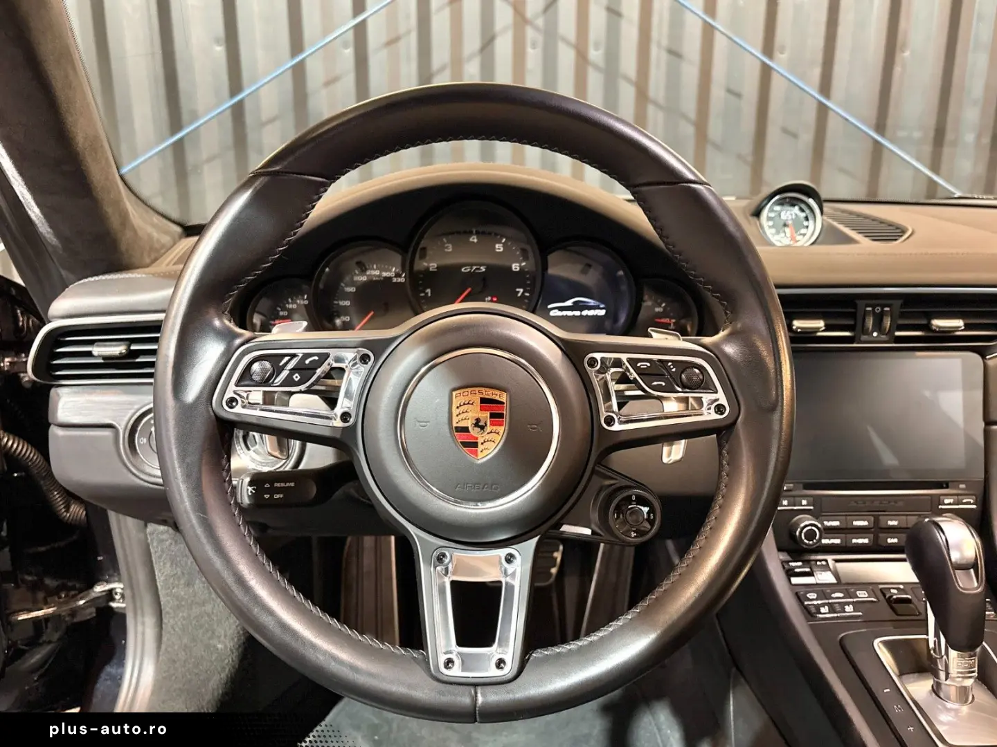 PORSCHE 911 Carrera 4 GTS