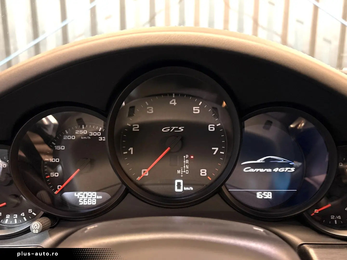 PORSCHE 911 Carrera 4 GTS