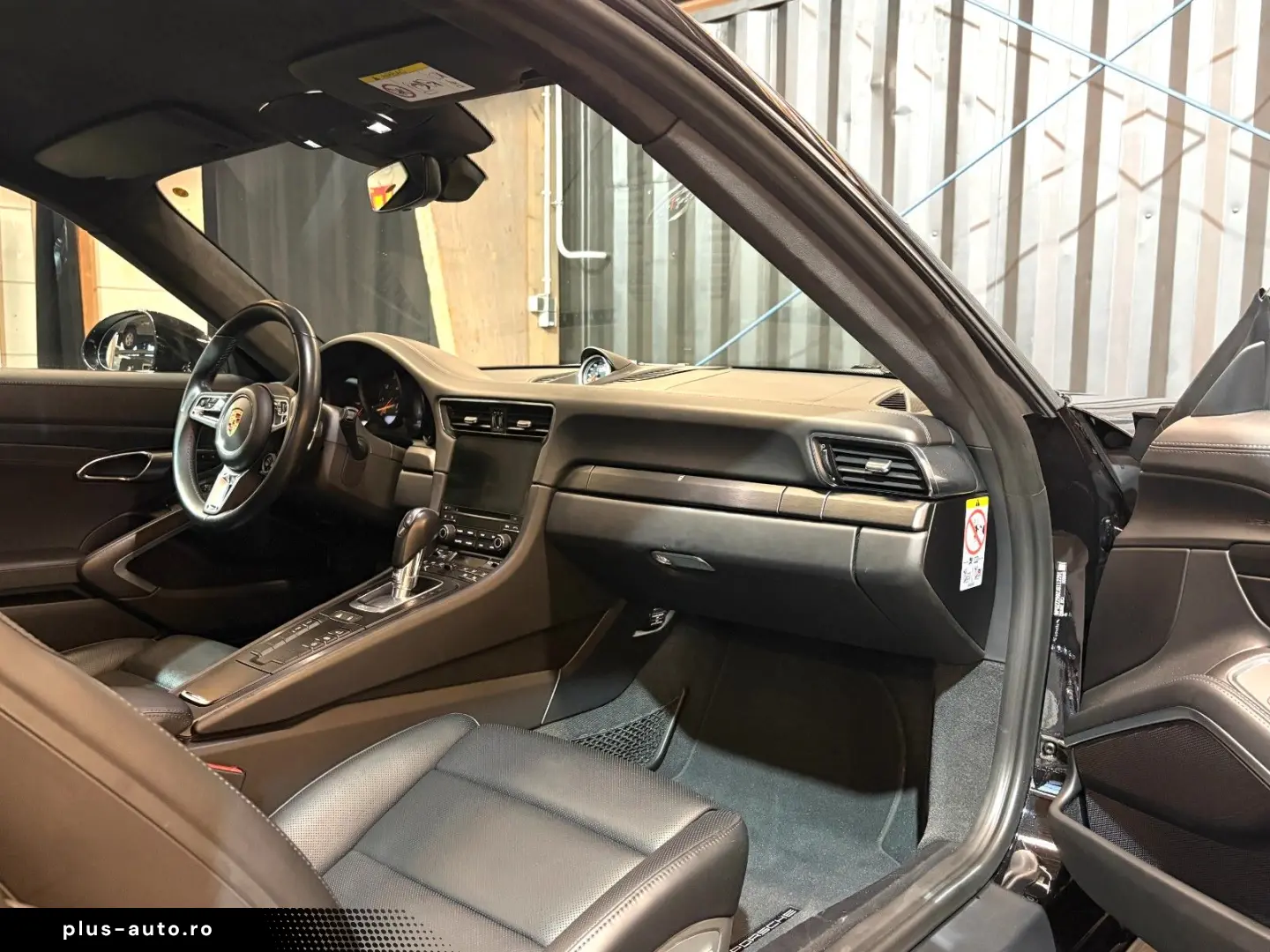 PORSCHE 911 Carrera 4 GTS