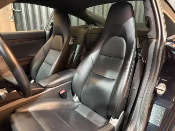 PORSCHE 911 Carrera 4 GTS