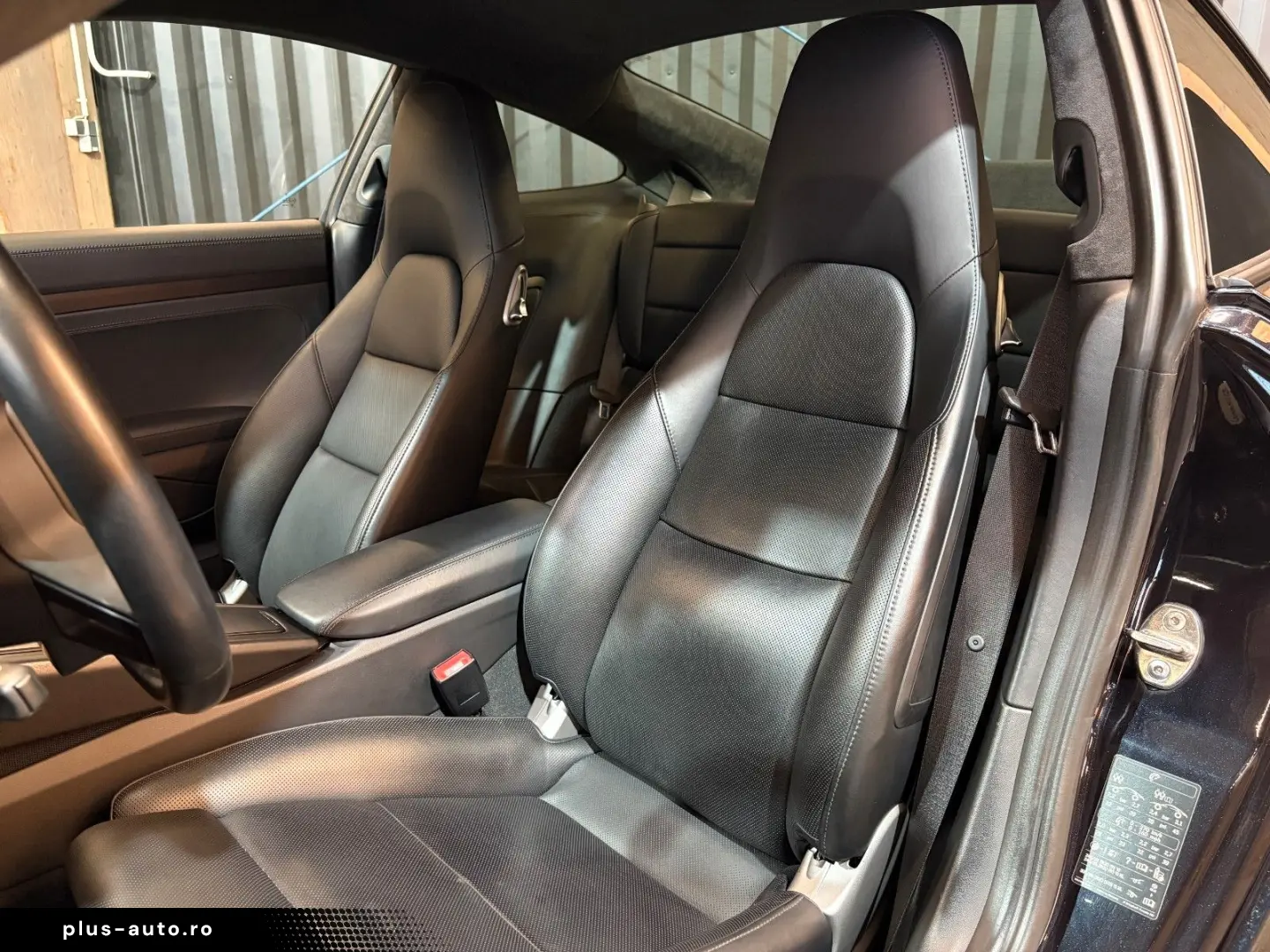 PORSCHE 911 Carrera 4 GTS