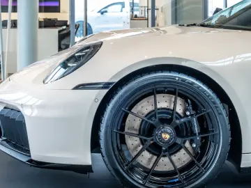 Porsche 992 911 Carrera GTS Burmester