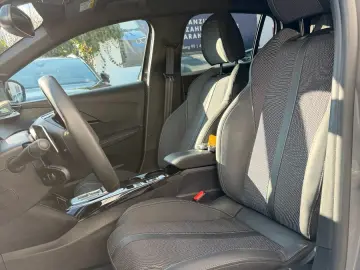 PEUGEOT 208 HYBRID 110 e-DSC6 GT SPORTPAKET NAVI LED KAM