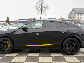 Lamborghini Urus SE B&O 23  MATT
